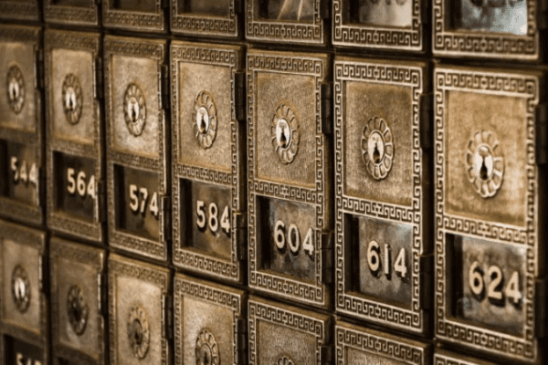 The Battle of the Boxes: PO Box vs. Virtual Mailbox