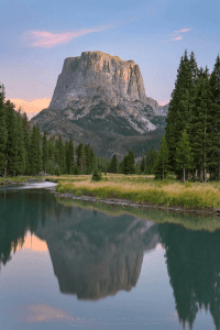 image of mountains in Wyoming